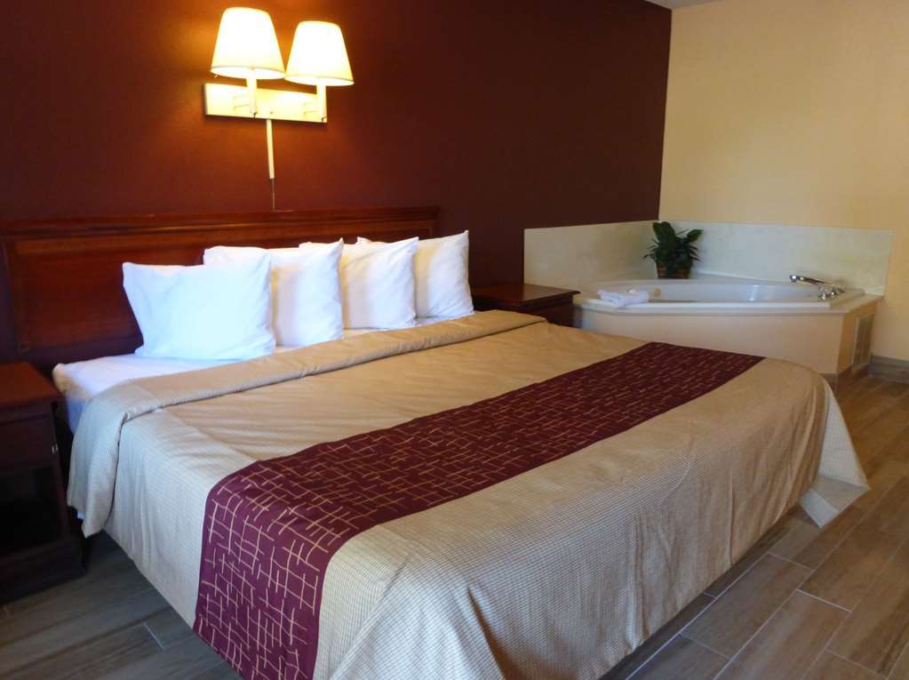 Red Roof Inn Valdosta - University Room photo